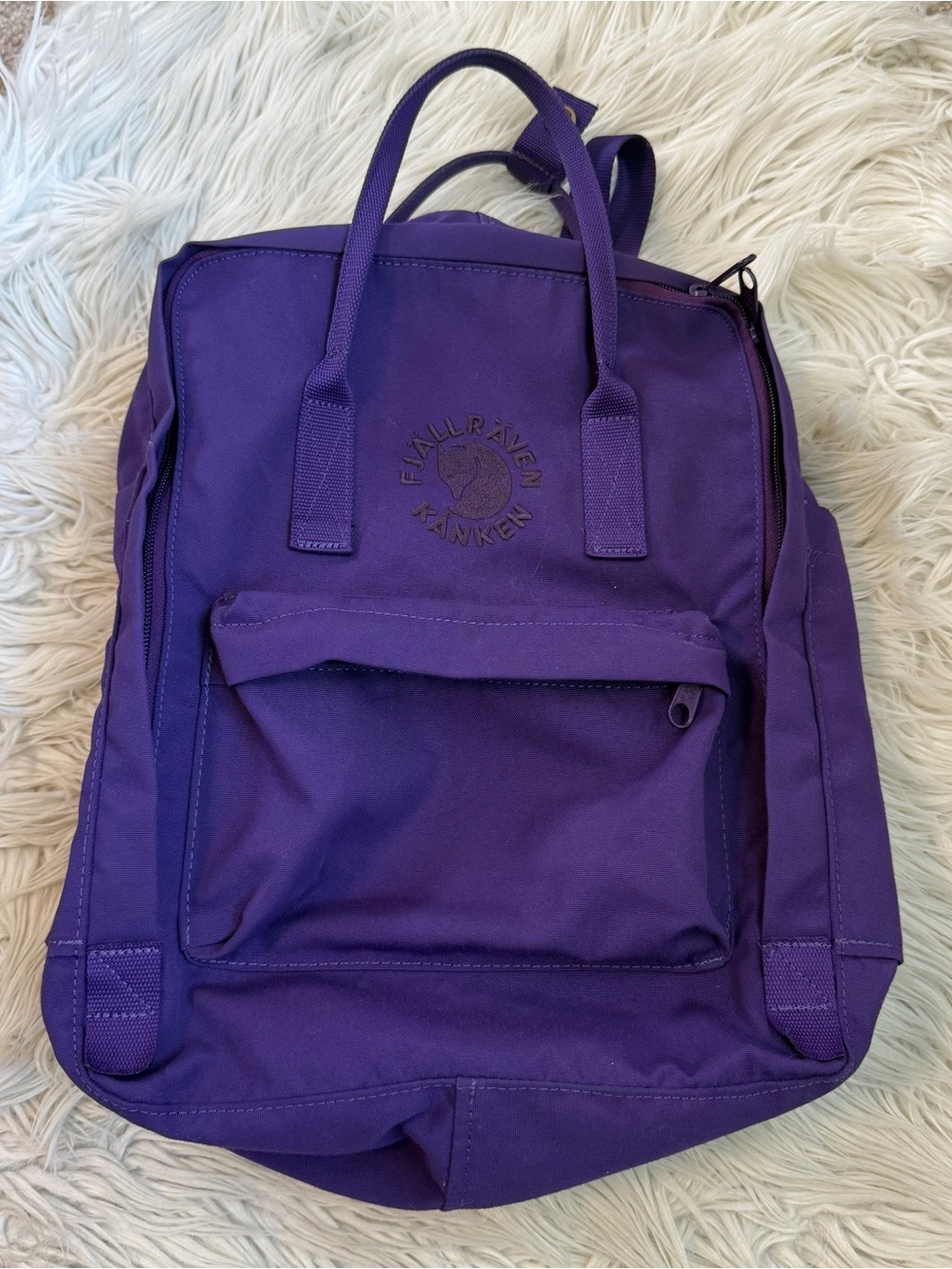 EUC Fjällräven Re-Kånken Classic Backpack Deep Violet